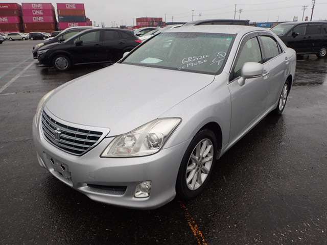 TOYOTA CROWN photo 2