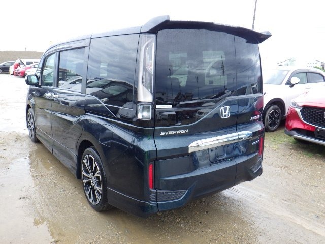 HONDA STEPWAGON SPADA photo 3