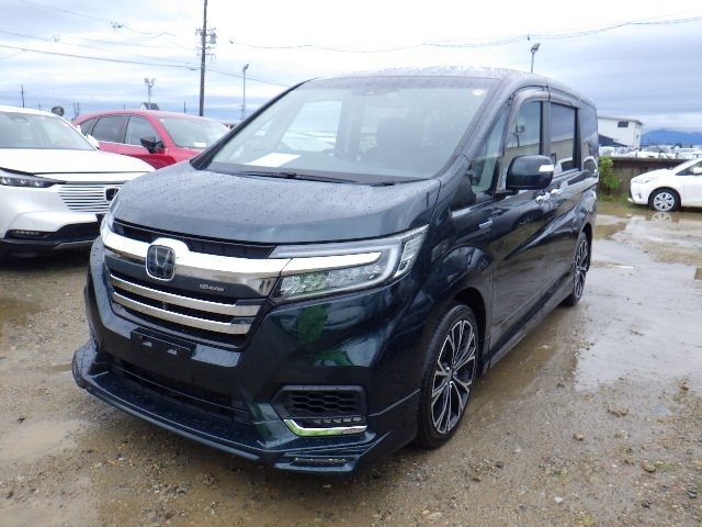 HONDA STEPWAGON SPADA photo 2