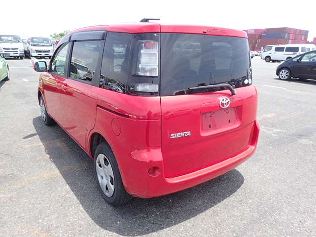TOYOTA SIENTA photo 3