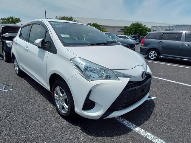 TOYOTA VITZ 2018