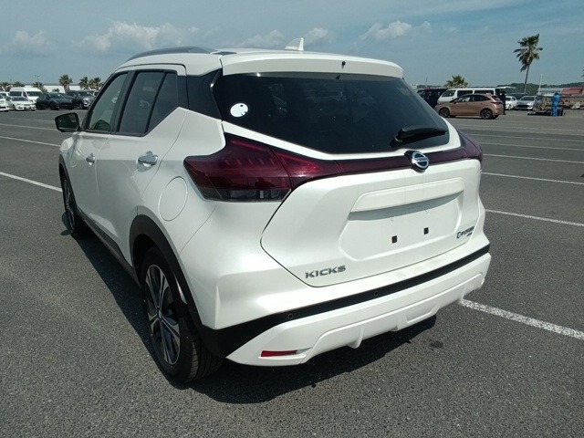 NISSAN KICKS photo 3