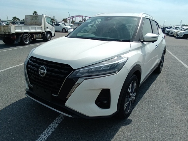 NISSAN KICKS photo 2