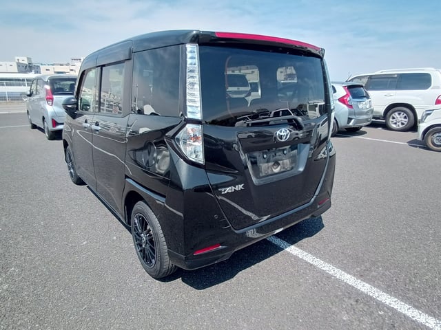 TOYOTA TANK photo 3