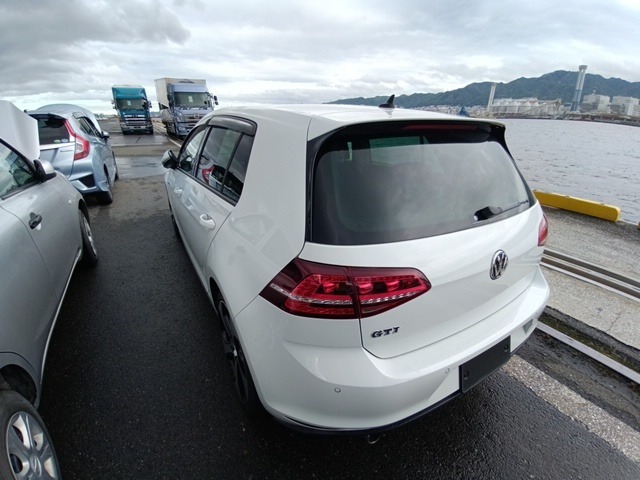 VOLKSWAGEN GOLF GTI photo 3