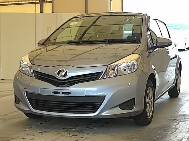 TOYOTA VITZ photo 2