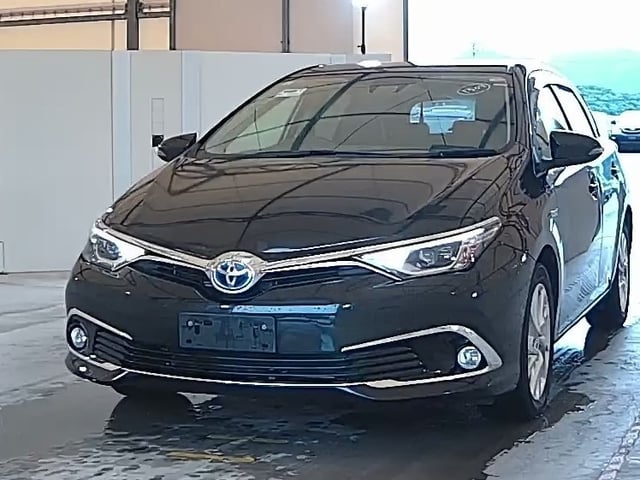 TOYOTA AURIS photo 2