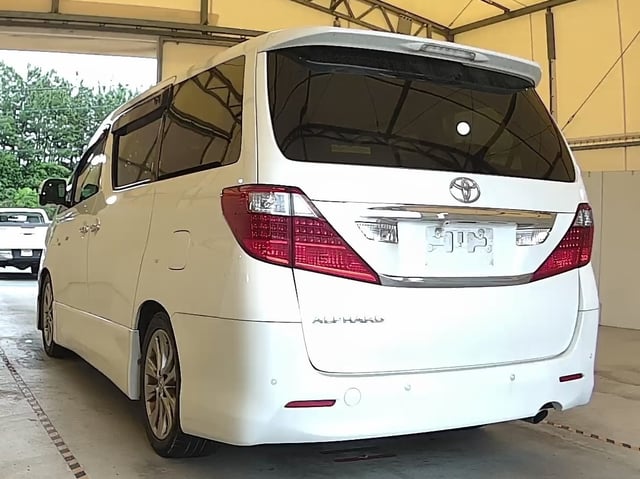 TOYOTA ALPHARD photo 3