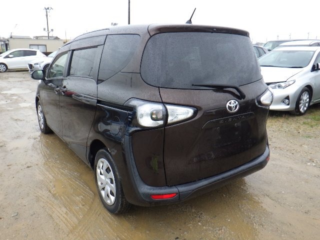 TOYOTA SIENTA photo 3