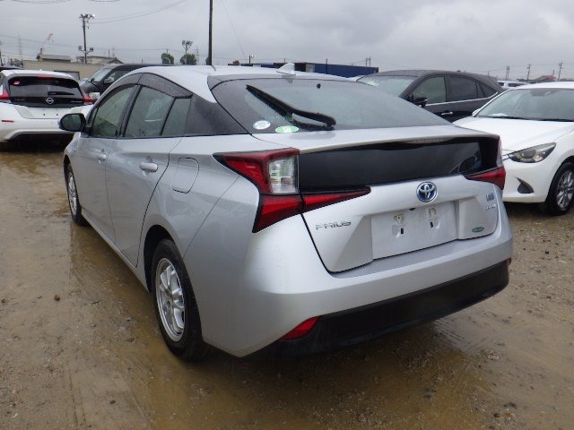 TOYOTA PRIUS photo 3