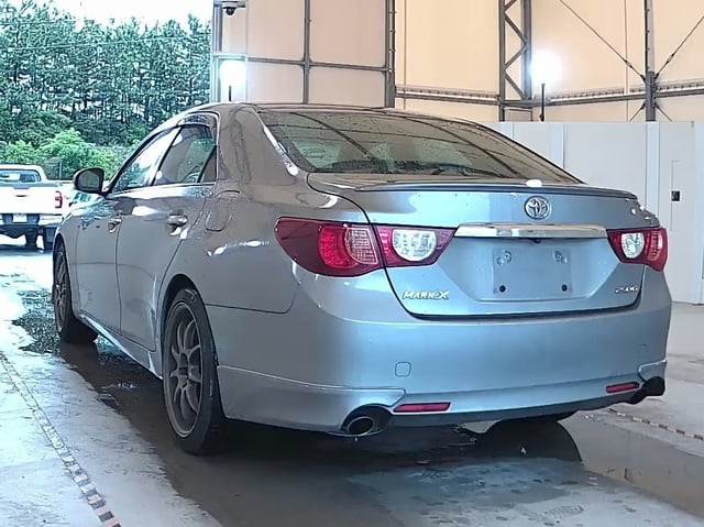 TOYOTA MARK X photo 3