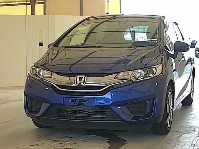 HONDA FIT HYBRID photo 2