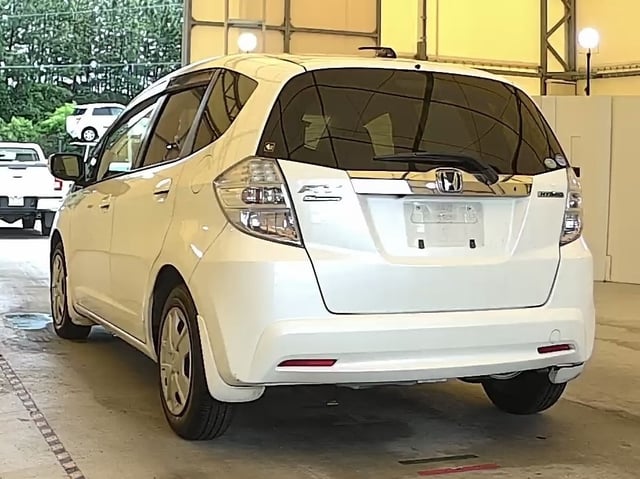 HONDA FIT HYBRID photo 3