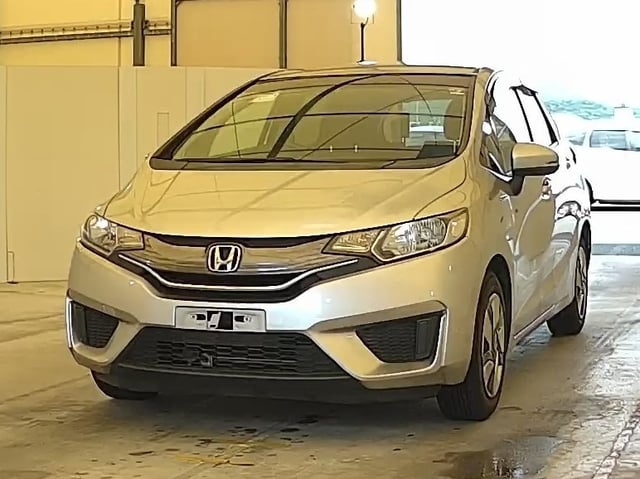 HONDA FIT HYBRID photo 2