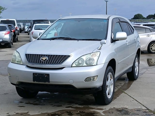 TOYOTA HARRIER photo 3