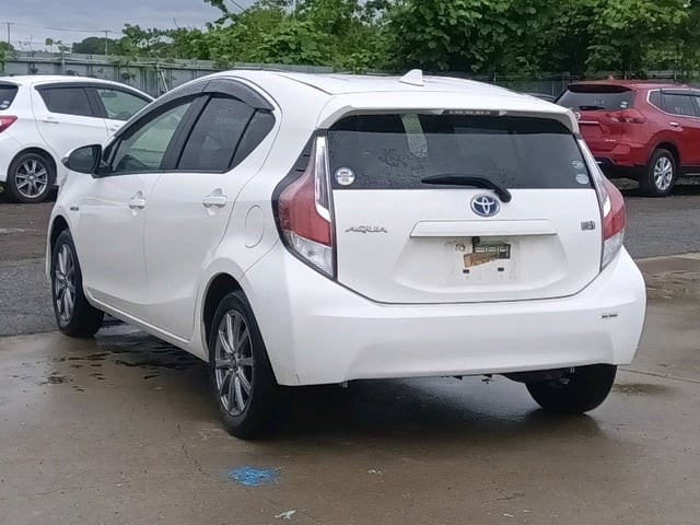 TOYOTA AQUA photo 2