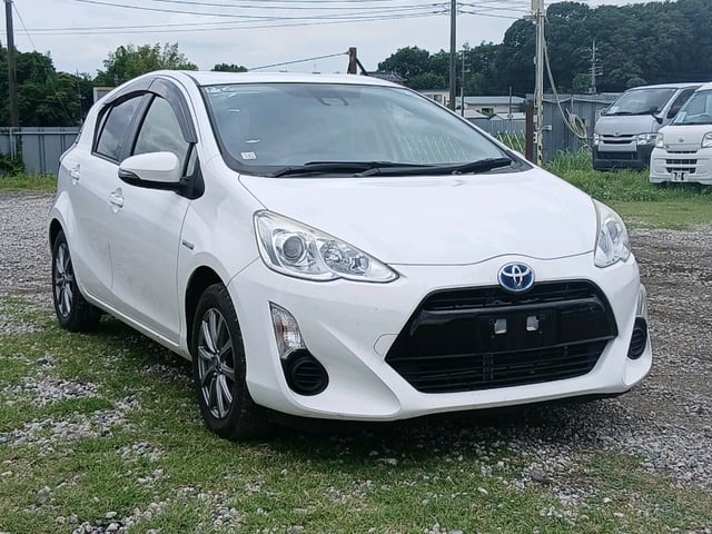 TOYOTA AQUA 2016