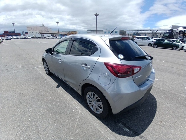 MAZDA DEMIO photo 3