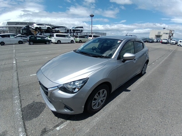 MAZDA DEMIO photo 2