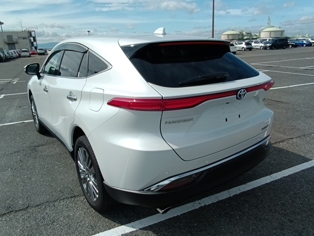 TOYOTA HARRIER HYBRID photo 3