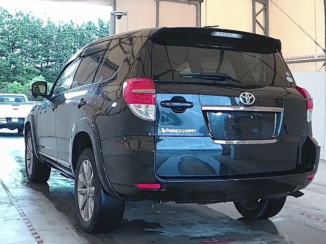 TOYOTA VANGUARD photo 3