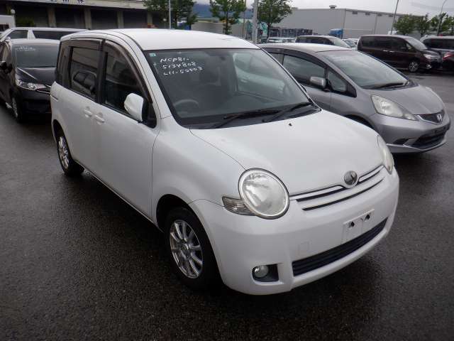 TOYOTA SIENTA 2010