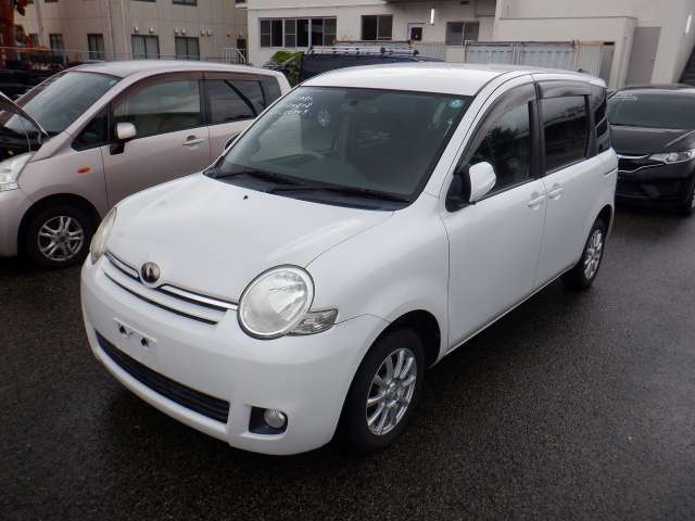 TOYOTA SIENTA photo 2