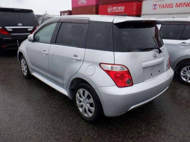 TOYOTA IST photo 3