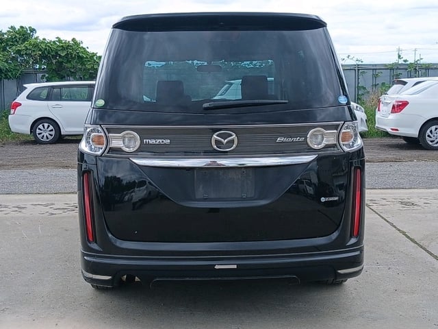 MAZDA BIANTE photo 2