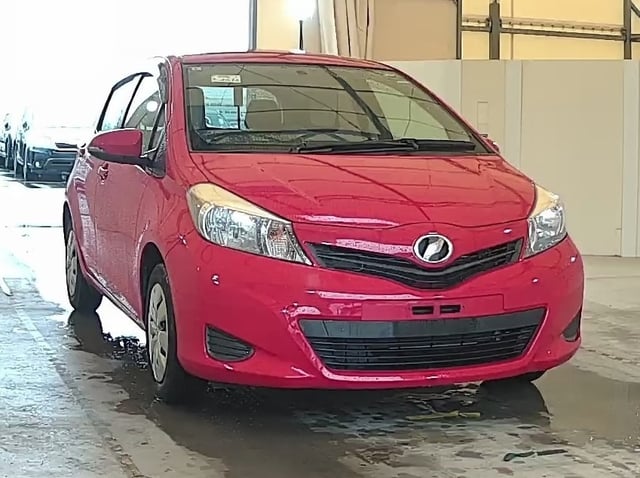 TOYOTA VITZ 2011
