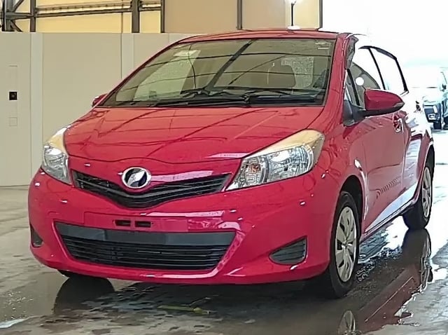 TOYOTA VITZ photo 2