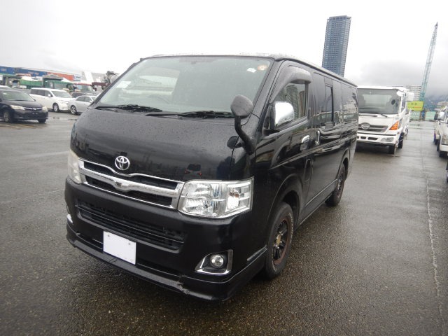 TOYOTA HIACE VAN photo 2