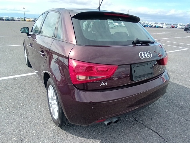 AUDI A1 SPORTBACK photo 3