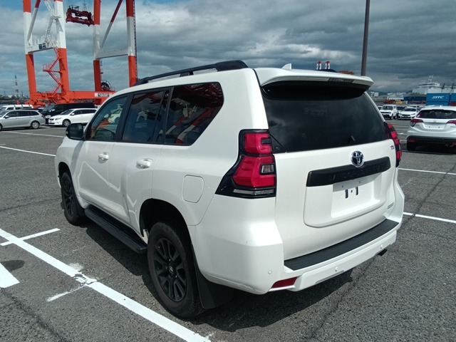 TOYOTA LAND CRUISER PRADO photo 3