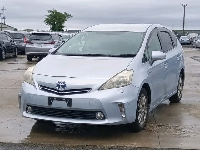 TOYOTA PRIUS ALPHA photo 3
