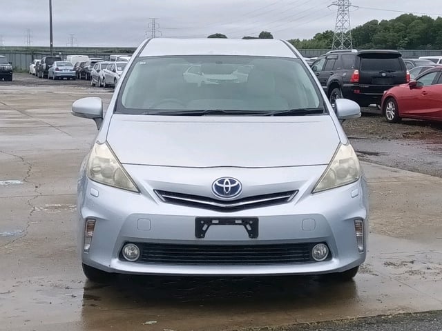 TOYOTA PRIUS ALPHA photo 2