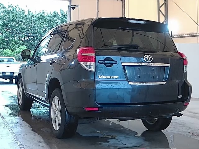 TOYOTA VANGUARD photo 3