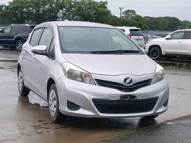 TOYOTA VITZ 2014