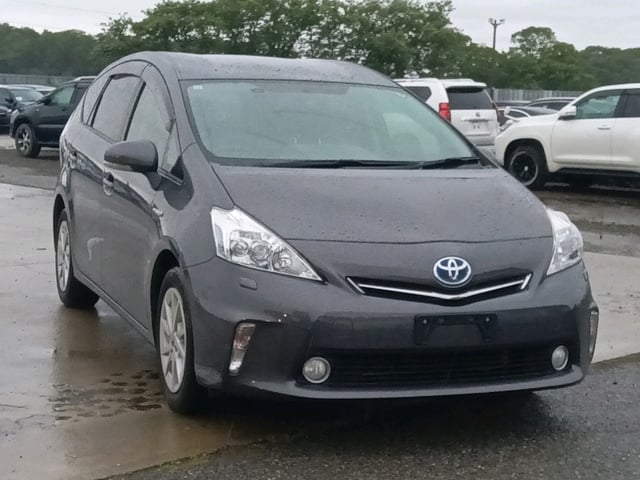TOYOTA PRIUS ALPHA 2011