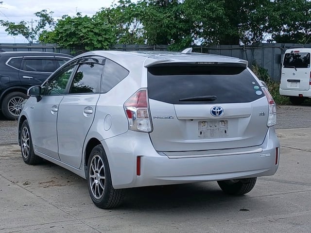 TOYOTA PRIUS ALPHA 2015