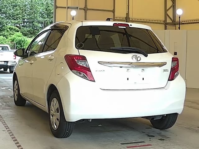 TOYOTA VITZ photo 3