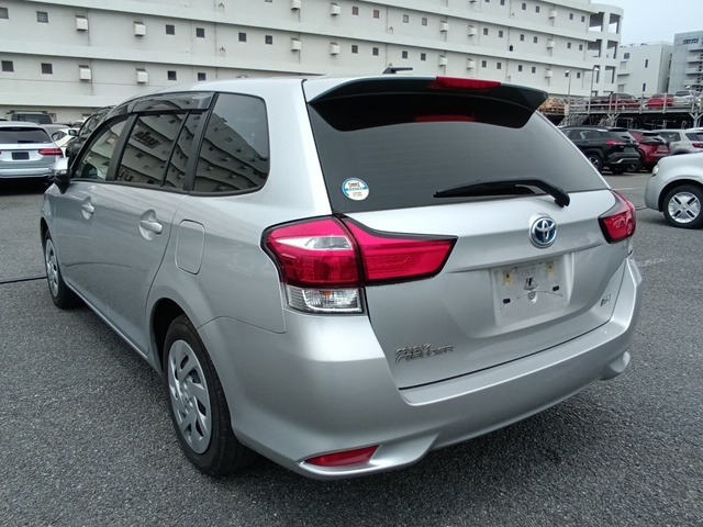 TOYOTA COROLLA FIELDER photo 3