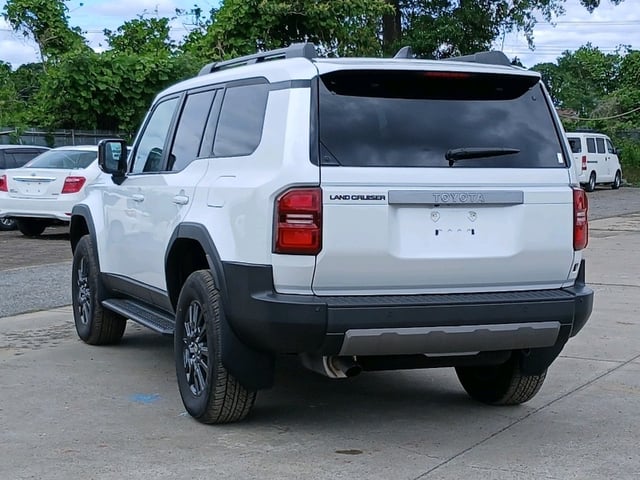 TOYOTA LAND CRUISER 250 photo 2