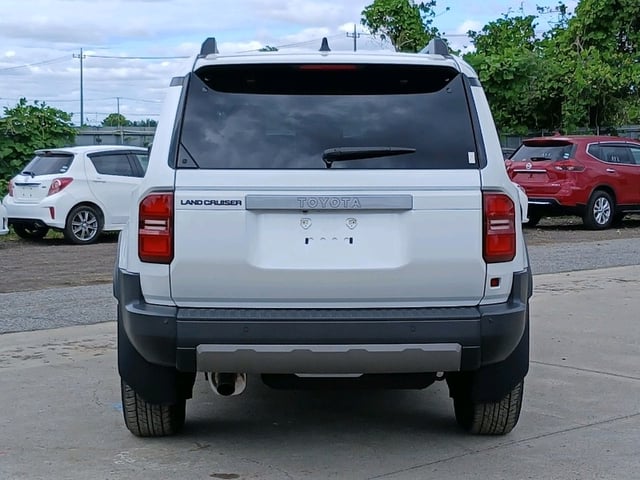 TOYOTA LAND CRUISER 250 photo 3