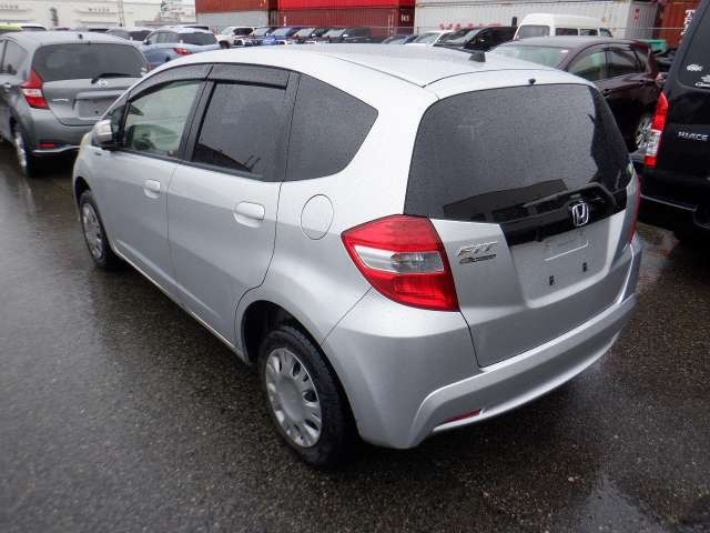 HONDA FIT photo 3