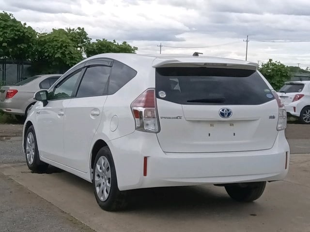 TOYOTA PRIUS ALPHA 2018