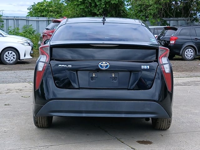 TOYOTA PRIUS photo 3