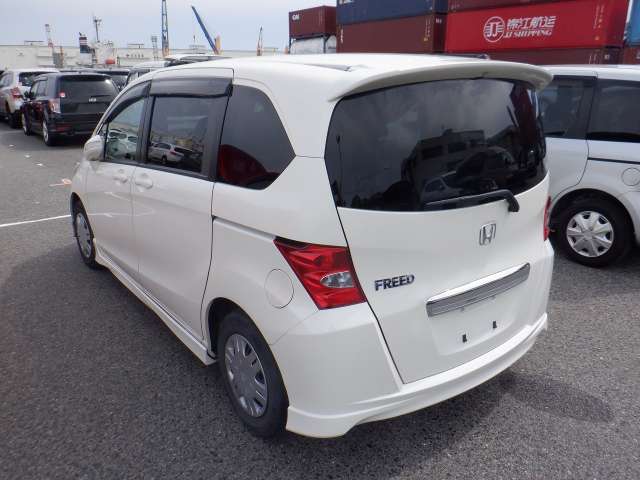 HONDA FREED photo 3