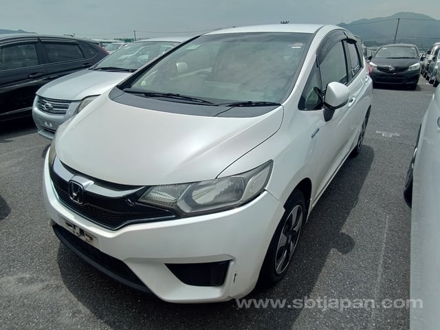 Honda Fit Hybrid 2015 photo 2