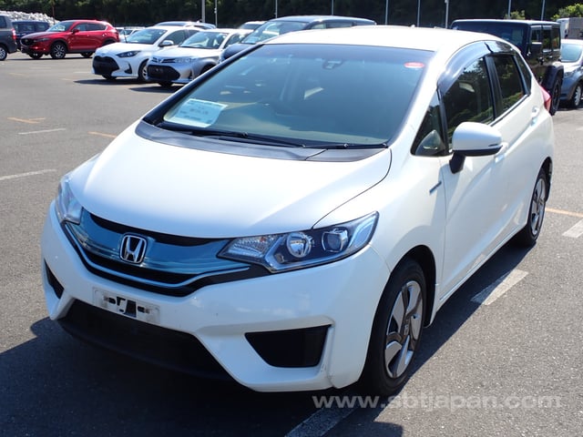 Honda Fit Hybrid 2014 photo 2